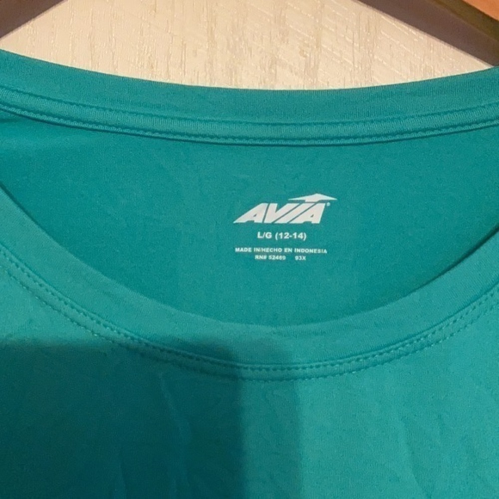Avia top‎ - Picture 2 of 3